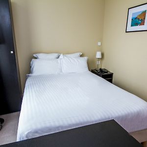 Klein Studio met een Queen Size Bed